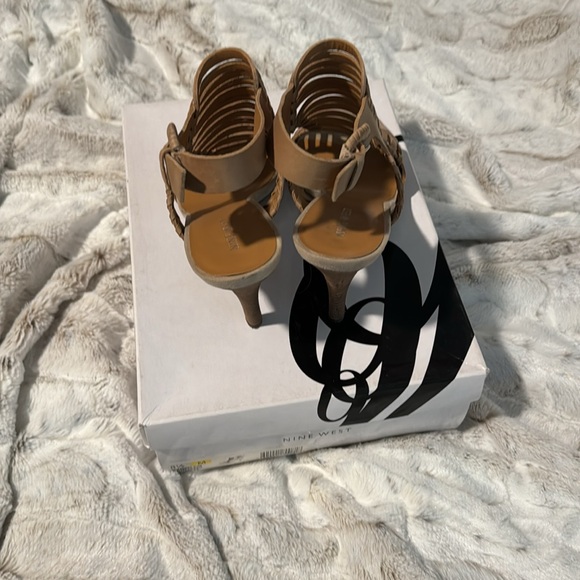 Nine West sandal. Worn twice. Adorablee!! - Picture 3 of 3